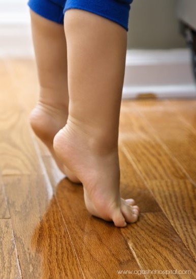 why-does-my-child-walk-on-her-toes-768x548